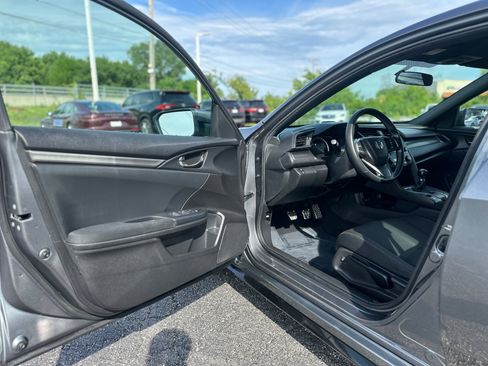 Used 2018 Honda Civic Sport image 16