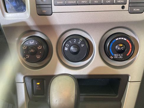 Used 2009 Pontiac Vibe GT FWD image 5