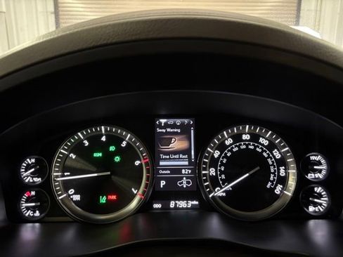 Used 2018 Lexus LX 570 4WD image 17