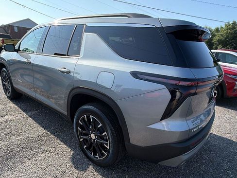 New 2026 Chevrolet Traverse LT w/ Sun and Wheel Package FWD image 11