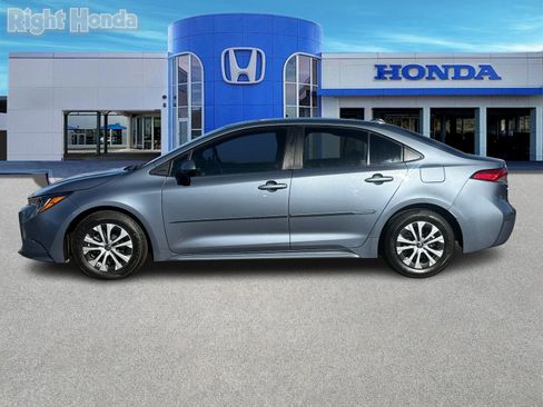 Used 2022 Toyota Corolla LE image 3