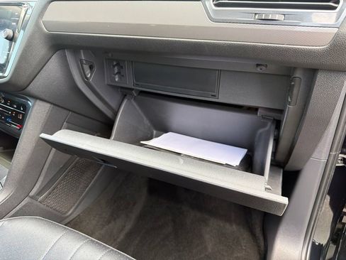 Used 2023 Volkswagen Tiguan SE w/ Panoramic Sunroof Package FWD image 34