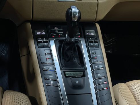 Used 2017 Porsche Macan S image 28