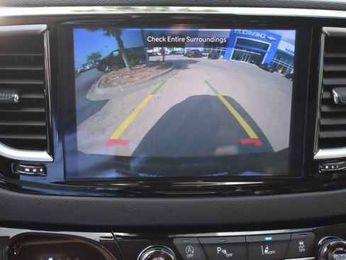 Used 2024 Chrysler Pacifica Touring-L FWD image 26