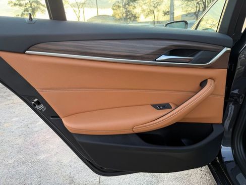 Used 2019 BMW 530i xDrive image 30