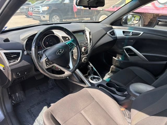 Used 2017 Hyundai Veloster Value Edition FWD image 8