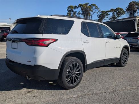 Used 2023 Chevrolet Traverse RS image 3