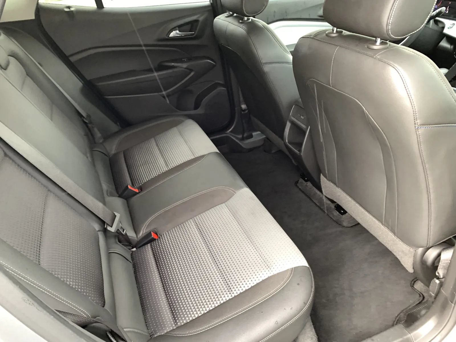 Used 2025 Chevrolet Trax LT FWD image 32