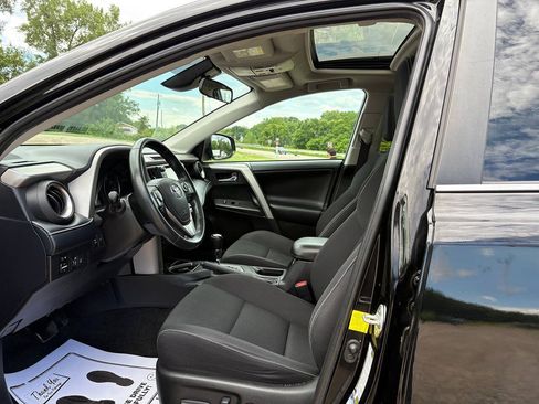 Used 2018 Toyota RAV4 XLE AWD/4WD image 7