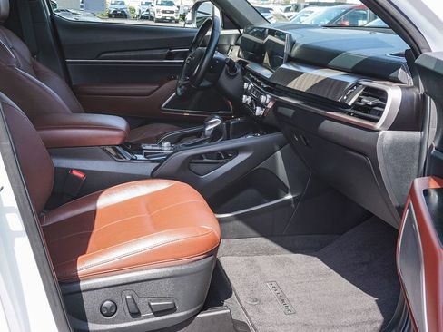 Certified 2024 Kia Telluride EX w/ EX Captain's Chair Package FWD image 13