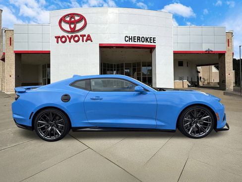 Used 2022 Chevrolet Camaro ZL1 image 4