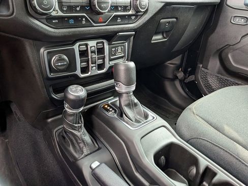 Used 2024 Jeep Wrangler Unlimited w/ Convenience Group AWD/4WD image 19