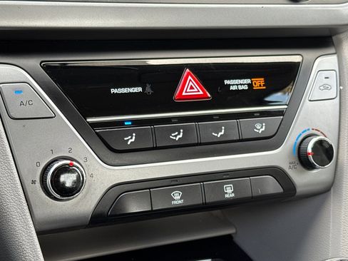 Used 2017 Hyundai Elantra SE image 17