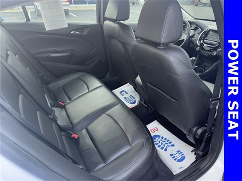 Used 2018 Chevrolet Cruze Premier image 11