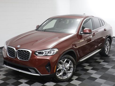 Certified 2025 BMW X4 xDrive30i AWD/4WD image 2