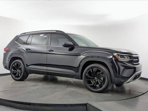 Used 2023 Volkswagen Atlas SE w/ Black Wheel Package FWD image 11