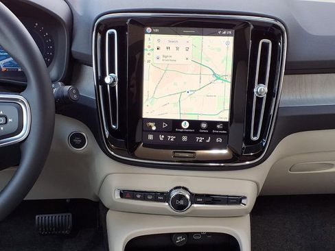 New 2026 Volvo XC40 B5 Ultra w/ Protection Package Premier AWD/4WD image 15