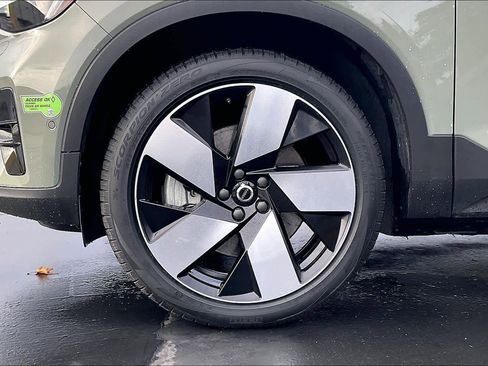 Used 2023 Volvo XC40 Recharge Ultimate image 12