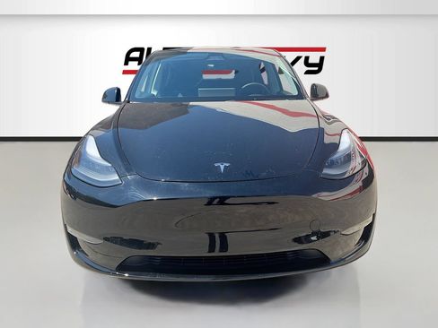 Used 2024 Tesla Model Y Long Range AWD/4WD image 2