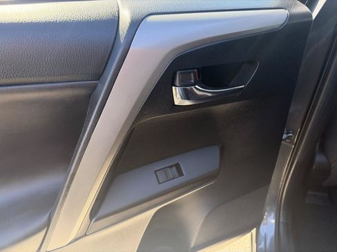 Used 2018 Toyota RAV4 XLE FWD image 12