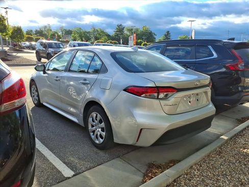Used 2023 Toyota Corolla LE FWD image 3