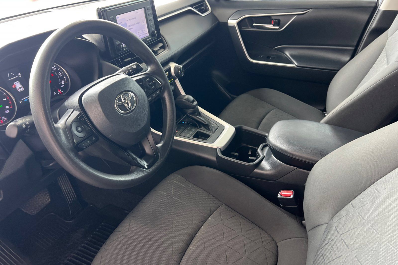 Used 2022 Toyota RAV4 XLE AWD/4WD image 7