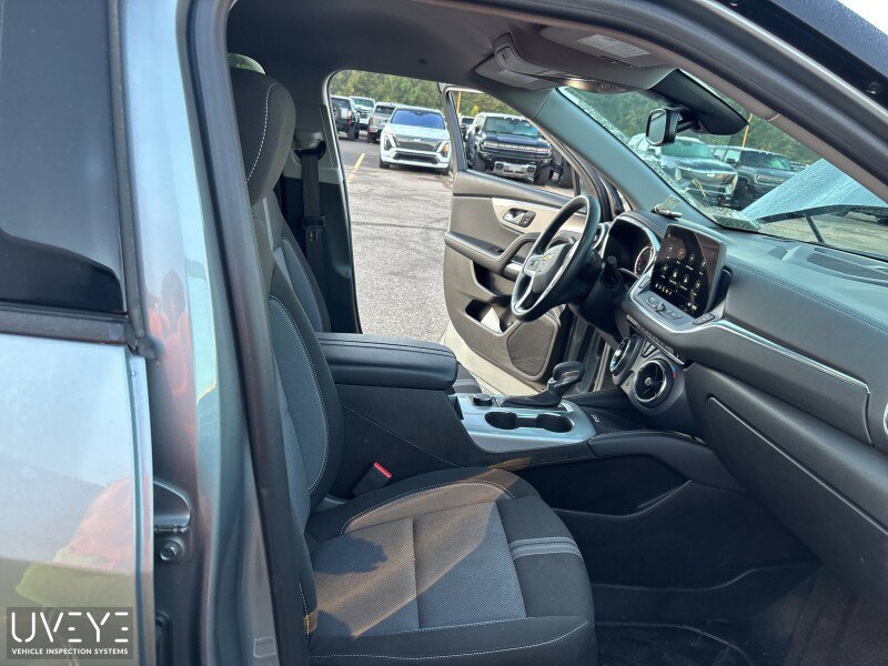 Used 2025 Chevrolet Blazer LT w/ Convenience Package FWD image 19