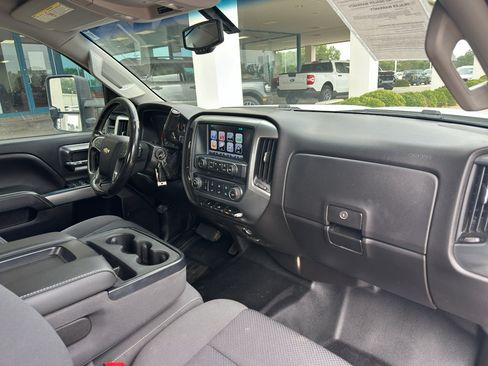Used 2018 Chevrolet Silverado 2500 LT AWD/4WD image 17