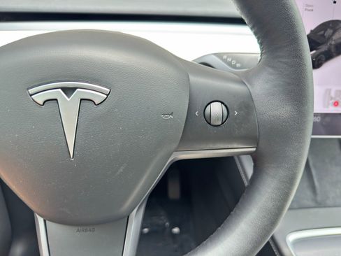 Used 2021 Tesla Model Y Long Range AWD/4WD image 18