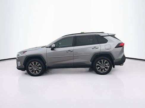 Used 2020 Toyota RAV4 XLE Premium image 4