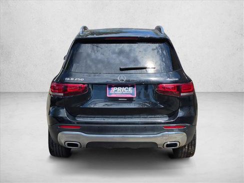 Used 2023 Mercedes-Benz GLB 250 4MATIC w/ Premium Package image 6