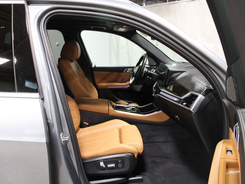 Used 2024 BMW X5 xDrive40i w/ Premium Package AWD/4WD image 8