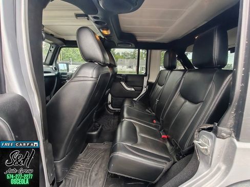 Used 2013 Jeep Wrangler Unlimited Rubicon w/ Dual Top Group AWD/4WD image 17