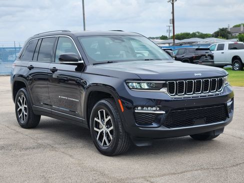 Used 2023 Jeep Grand Cherokee Limited RWD image 3
