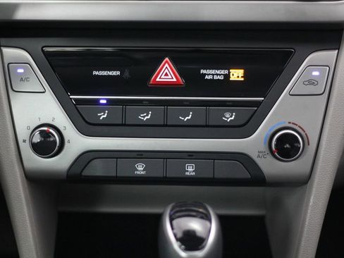 Used 2018 Hyundai Elantra SEL FWD image 31