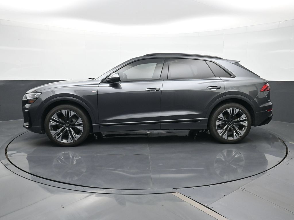 Used 2025 Audi Q8 Premium Plus AWD/4WD image 2