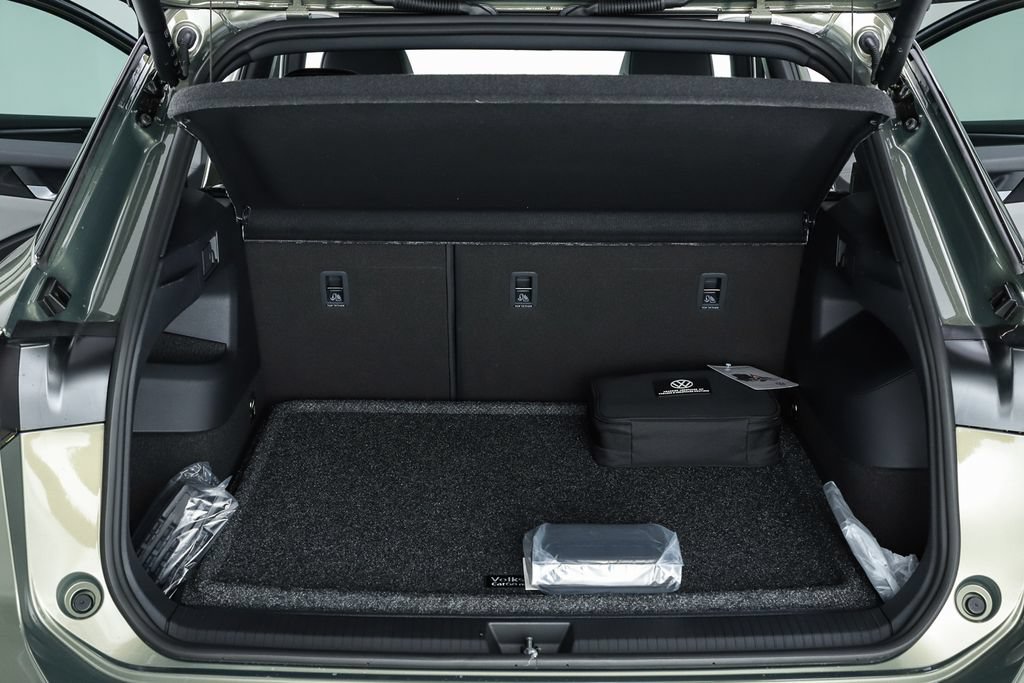 New 2026 Volkswagen Tiguan SE R-Line FWD image 68