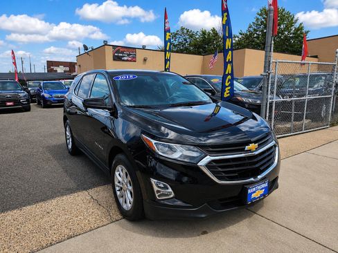 Used 2018 Chevrolet Equinox LT FWD image 2