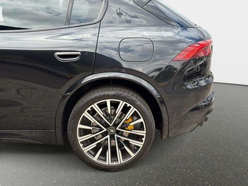 Used 2023 Maserati Grecale Modena AWD/4WD image 18