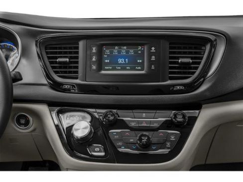 Used 2020 Chrysler Pacifica Touring w/ S Appearance Package FWD image 13