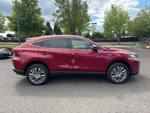 Used 2021 Toyota Venza XLE w/ Softex Package AWD/4WD image 8