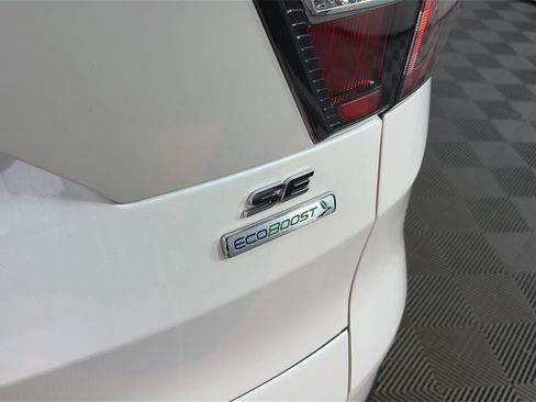 Used 2017 Ford Escape SE w/ SE Leather Comfort Package FWD image 16