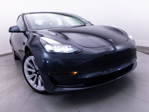 Used 2023 Tesla Model 3 Standard Range RWD image 3