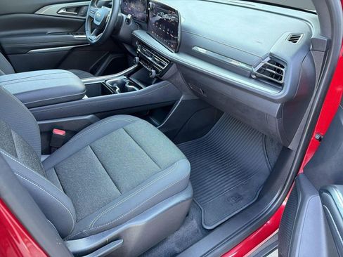 Certified 2025 Chevrolet Traverse LT w/ Driver Confidence Package FWD image 31