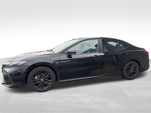 Used 2025 Toyota Camry SE image 13