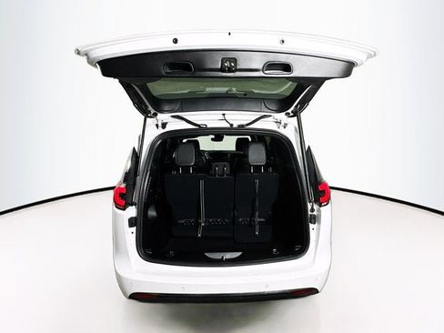 Used 2024 Chrysler Pacifica Touring-L w/ S Appearance Package image 26