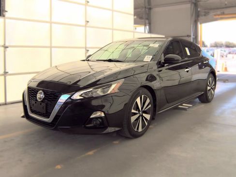 Used 2021 Nissan Altima 2.5 SL FWD image 2