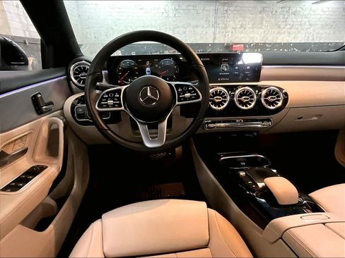 Used 2021 Mercedes-Benz A 220 image 8