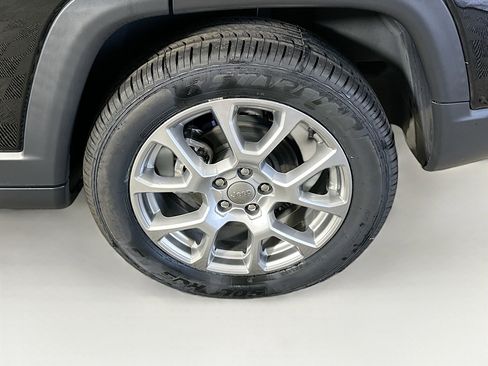 Used 2022 Jeep Compass Latitude image 11