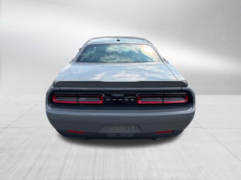 Used 2018 Dodge Challenger SXT RWD image 8